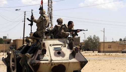 الجيش المصري يقيم مناطق عازلة في سيناء